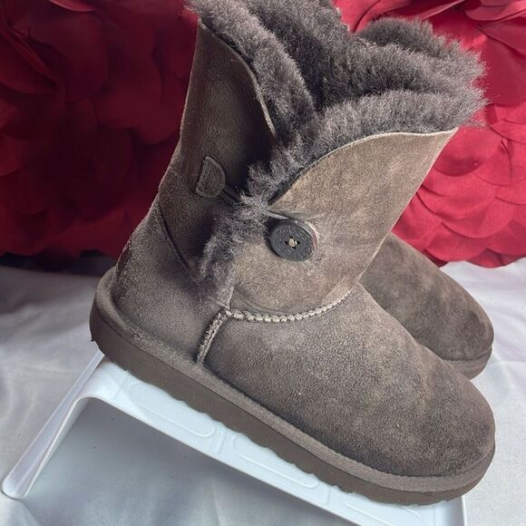 (F) UGG Australia Bailey Button  for girls Chocolate suede mid-calf boots - Picture 4 of 12